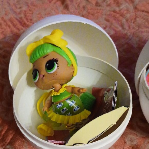 L.O.L. Surprise! White and Yellow Dolls & Accessories - Picture 4 of 4